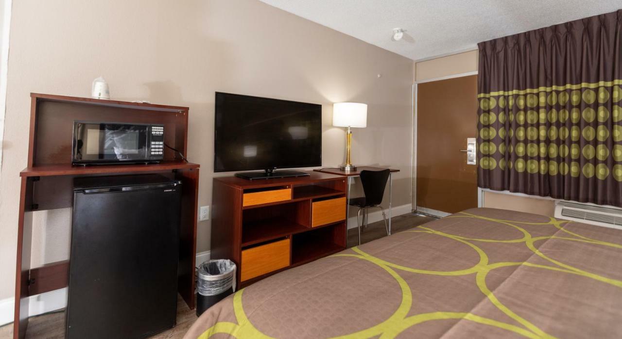 Super 8 By Wyndham Goldsboro Exterior foto