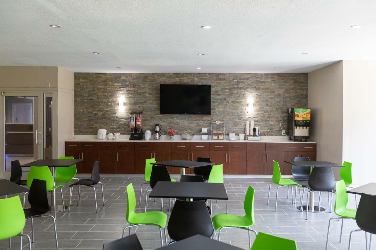 Super 8 By Wyndham Goldsboro Exterior foto
